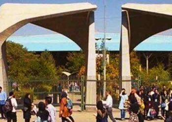 تهران - درگیری دانشجویان هنرهای زیبا با نیروهای حراست با شعار این همه سال جنایت مرگ بر این ولایت