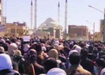 تظاهرات مردم و جوانان زاهدان با شعار یا مرگ یا آزادی، می‌کشم می‌کشم آن‌که برادرم را کشت