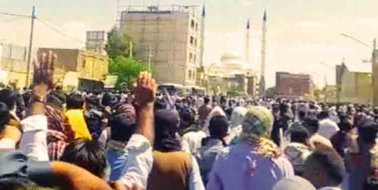 تظاهرات مردم و جوانان زاهدان با شعار مرگ بر خامنه ای و مرگ بر دیکتاتور