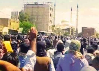 تظاهرات مردم و جوانان زاهدان با شعار مرگ بر خامنه ای و مرگ بر دیکتاتور
