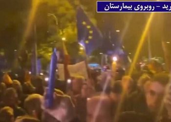 مادرید – اجتماع حامیان اسپانیایی ویدال کوادراس مقابل بیمارستان