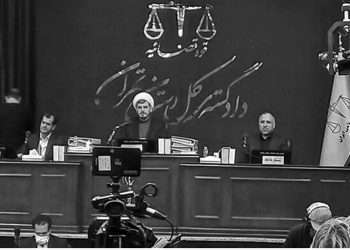 نمایش محاکمه غیابی مجاهدین توسط قضاییه خامنه ای، کوه «محدود سازی» و «تشکیل پرونده عظیم» موش زائید!