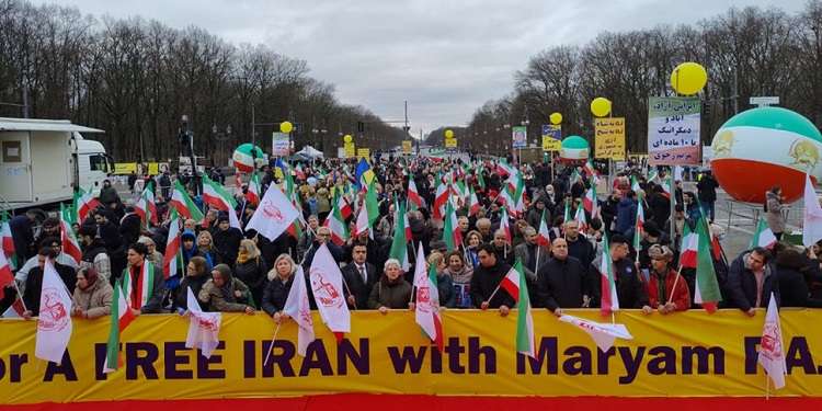 تظاهرات در سالگرد انقلاب ضدسلطنتی مردم ایران، نه شاه نه شیخ پیش به‌سوی جمهوری دموکراتیک
