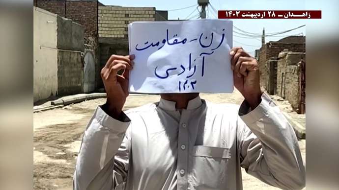 فعالیت کانونهای شورشی در زاهدان با شعار وقتی سر مار به سنگ می خورد دم آن دیگر جا و اثر ندارد