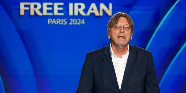 سخنرانی گی فرهوفشتاد نخست‌ وزیر بلژیک (۱۹۹۹ تا ۲۰۰۸) در اجلاس جهانی سه روزهٔ ایران آزاد در پاریس ۱۴۰۳
