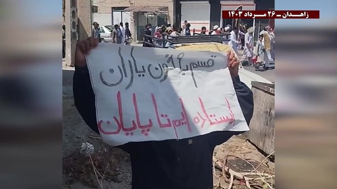 فعالیت کانونهای شورشی در زاهدان با شعار «بازنده استراتژیک جنگ سر مار ولایت است»