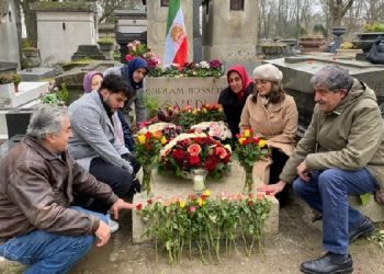 بزرگداشت دکتر غلامحسین ساعدی بر سر مزارش - پاریس - پرلاشز شنبه ۸ دی ۱۴۰۳