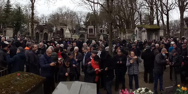 بزرگداشت نویسنده نامدار معاصر دکتر غلامحسین ساعدی توسط هموطنان بر سر مزارش در پرلاشز- پاریس ۹ دی۱۴۰۳