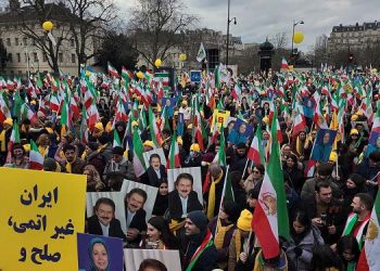 راهپیمایی شکوهمند ایرانیان آزاده در پاریس در سالگرد انقلاب ضدسلطنتی مردم ایران