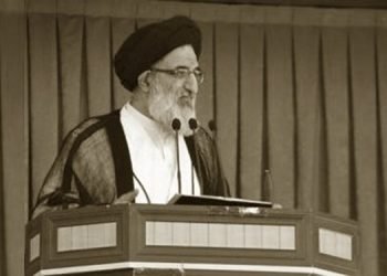 امام جمعه خامنه‌ ای در کرج: امروز به شدت احتیاج داریم تنگه چهار زبر فضای مجازی از اشغال دشمن خارج بشود