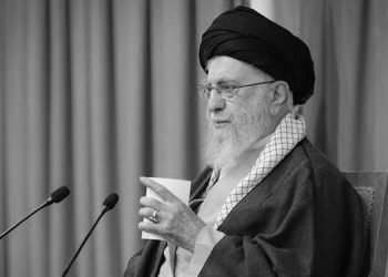 خامنه ای: مذاکره با آمریکا هیچ کمکی نمی‌کند، هیچ سودی ندارد، هیچ ضرری را از ما دفع نخواهد کرد