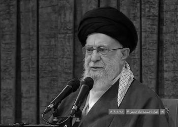 قدرت نمایی پوشالی خامنه ای همراه با فرافکنی برای روحیه دادن به نیروهای وارفته نظام و مهار بحران فراگیر