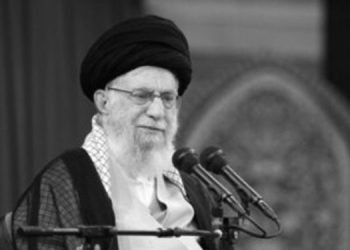بیرون آمدن خامنه ای از زیج درماندگی در روز گروگانگیری برای پاسخ به مدعیان