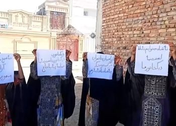 زاهدان: بالا بردن شعارهای اعتراضی  نفی دیکتاتوری شاه و شیخ با قیام و سرنگونی