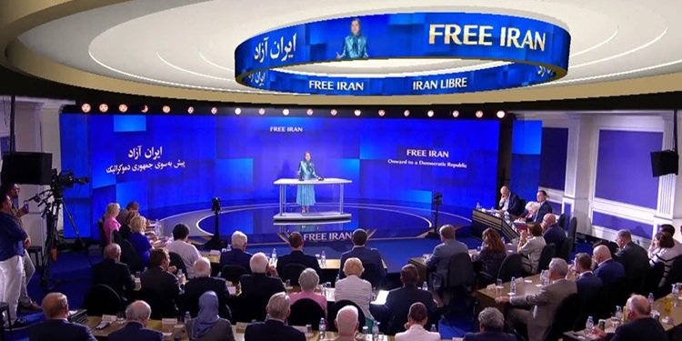 گردهمایی ایران آزاد ۲۰۲۶ - پیش بهسوی جمهوری دموکراتیک